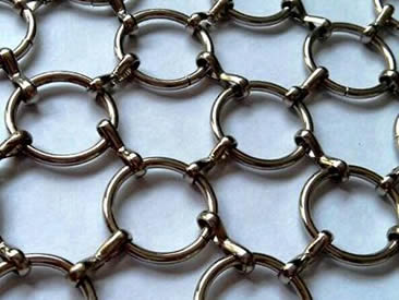 A piece of low carbon steel ring mesh is connected by 8-shaped ferrule.