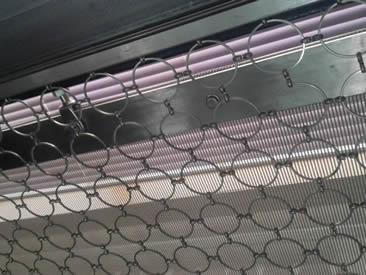 Low carbon steel ring mesh with 8 type ferrule is used for door decoration.